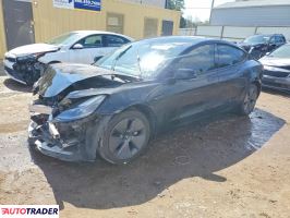 Tesla Model 3 - zobacz ofertę