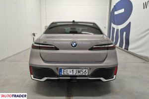 BMW 740 2023 3.0 286 KM
