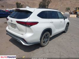 Toyota Highlander 2021 3
