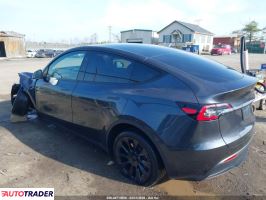 Tesla Model Y 2025