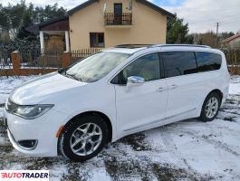 Chrysler Pacifica 2017 3.6 296 KM