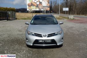 Toyota Auris 2014 1.4 90 KM
