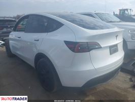 Tesla Model Y 2025