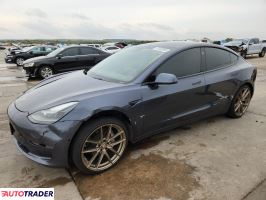 Tesla Model 3 - zobacz ofertę
