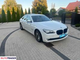 BMW 750 2012 4.4 407 KM