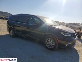 Chrysler Pacifica 2024 3