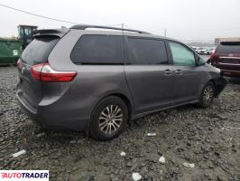 Toyota Sienna 2019 3