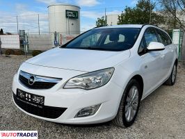 Opel Astra 2011 1.4 101 KM
