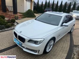 BMW 750 2015 4.4 450 KM