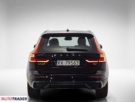Volvo XC60 2022 2.0 197 KM