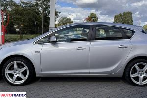 Opel Astra 2013 1.4 140 KM