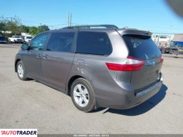 Toyota Sienna 2019 3