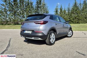 Opel Grandland X 2021 1.6 181 KM