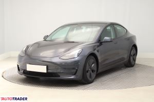 Tesla Model 3 2021 434 KM