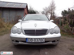 Mercedes 220 2002 2.1 143 KM Mercedes 220 2002 2.1 143 KM