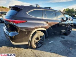 Toyota Highlander 2021 3