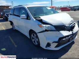 Toyota Sienna 2020 3