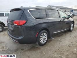 Chrysler Pacifica 2019 3