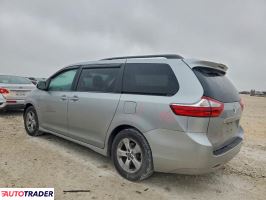 Toyota Sienna 2019 3