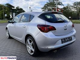 Opel Astra 2013 1.4 140 KM