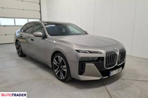 BMW 740 2023 3.0 286 KM