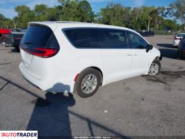 Chrysler Pacifica 2025 3