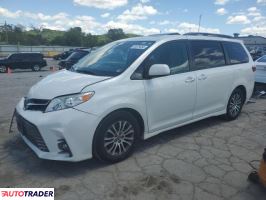 Toyota Sienna 2018 3