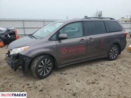 Toyota Sienna 2019 3