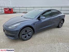 Tesla Model 3 - zobacz ofertę