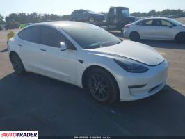 Tesla Model 3 - zobacz ofertę