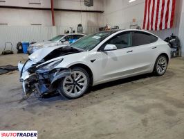 Tesla Model 3 - zobacz ofertę