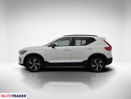 Volvo XC40 2023 2.0 197 KM