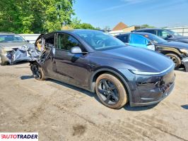 Tesla Model Y 2026