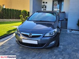 Opel Astra 2011 1.6 180 KM