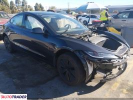 Tesla Model 3 - zobacz ofertę