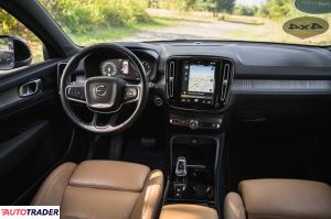 Volvo XC40 2020 2.0 246 KM