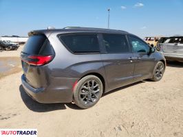 Chrysler Pacifica 2022 3
