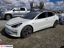 Tesla Model 3 - zobacz ofertę