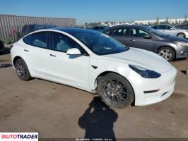 Tesla Model 3 - zobacz ofertę