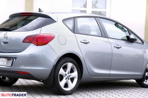 Opel Astra 2012 1.4 140 KM