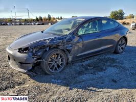 Tesla Model 3 - zobacz ofertę