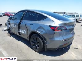 Tesla Model Y 2025