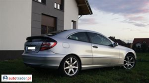 Mercedes 220 2004 2.1 150 KM Mercedes 220 2004 2.1 150 KM