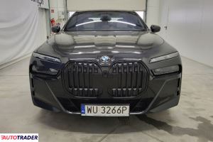 BMW 750 2022 3.0 286 KM