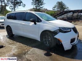 Chrysler Pacifica 2025 3