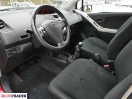 Toyota Yaris 2010 1.3 99 KM