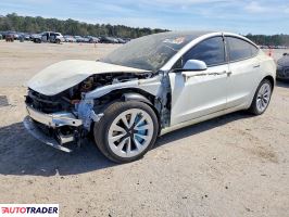 Tesla Model 3 - zobacz ofertę