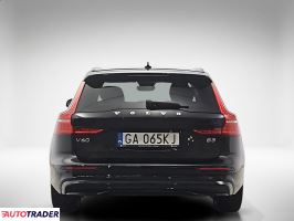 Volvo V60 2023 2.0 163 KM