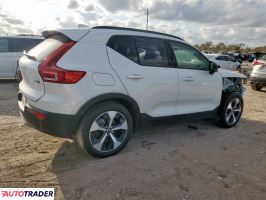 Volvo XC40 2025 2