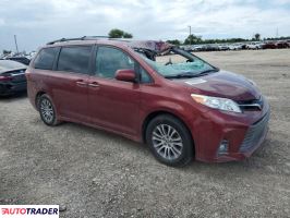 Toyota Sienna 2019 3